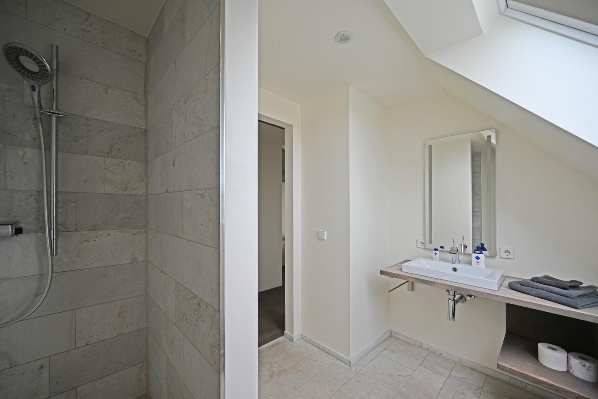 Modernes & Gepflegtes Hotelzimmer Mit Kueche! Bernstadt  外观 照片