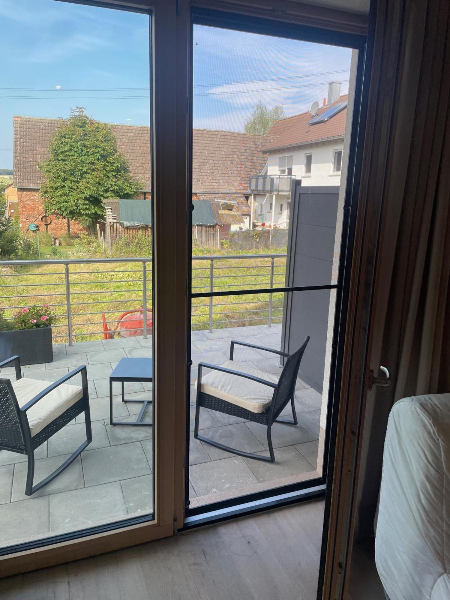 Modernes & Gepflegtes Hotelzimmer Mit Kueche! Bernstadt  外观 照片
